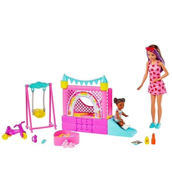 Barbie Dukkesæt - Som Babysitter - Hoppeborg Og Gyngestativ - OneSize - Barbie Dukke